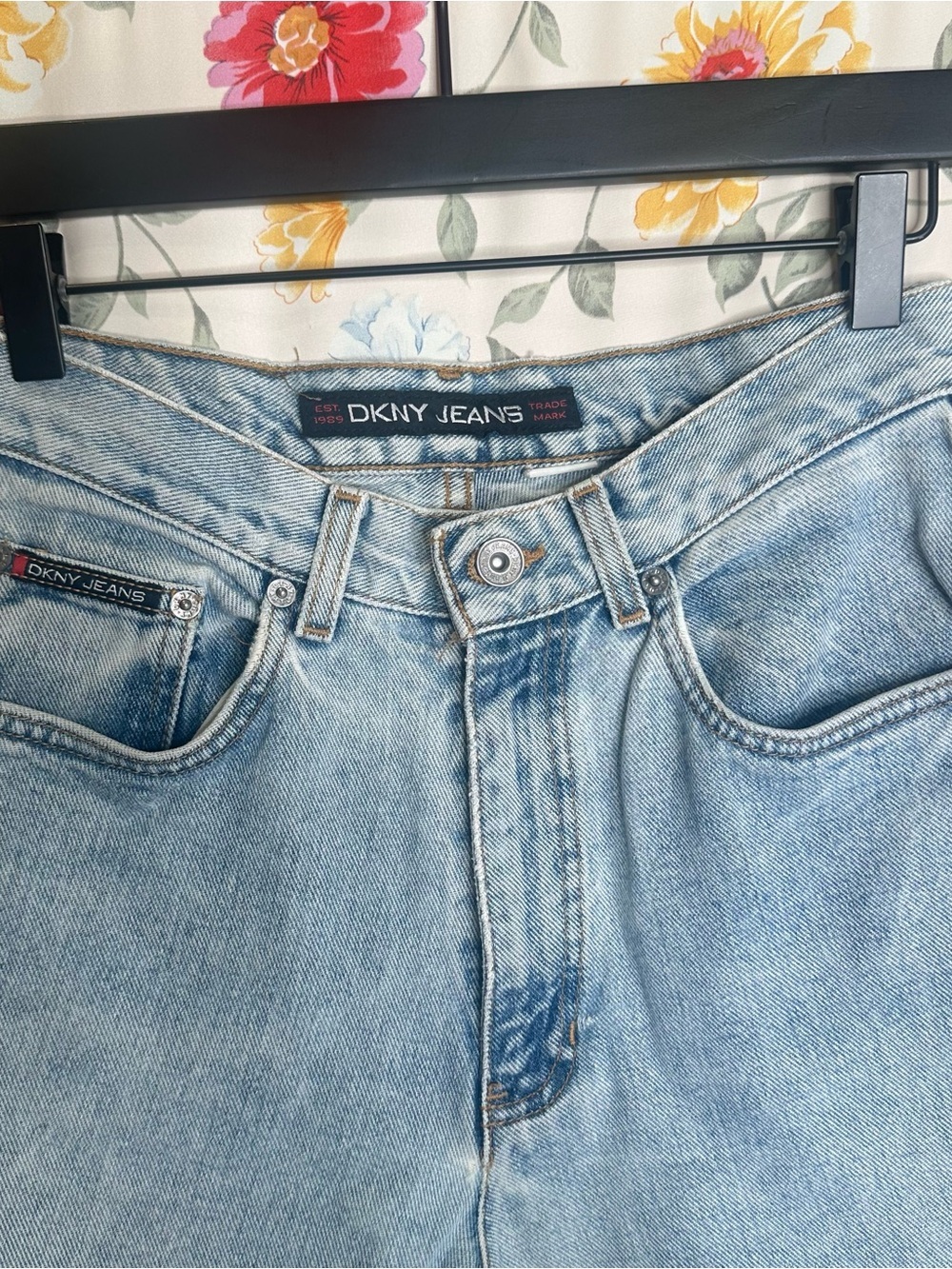 DKNY | Vintage | Y2K | Light wash Jeans | Women’s Size 8 - Picture 2 of 5